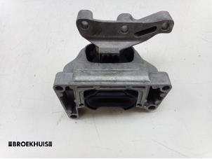 Engine mount from a Volkswagen Polo V (6R) 1.4 TDI 12V 90 2016