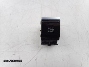 Używane Przelacznik hamulca postojowego Audi E-tron (GEN) 55 Cena € 30,00 Procedura marży oferowane przez Autobedrijf Broekhuis B.V.