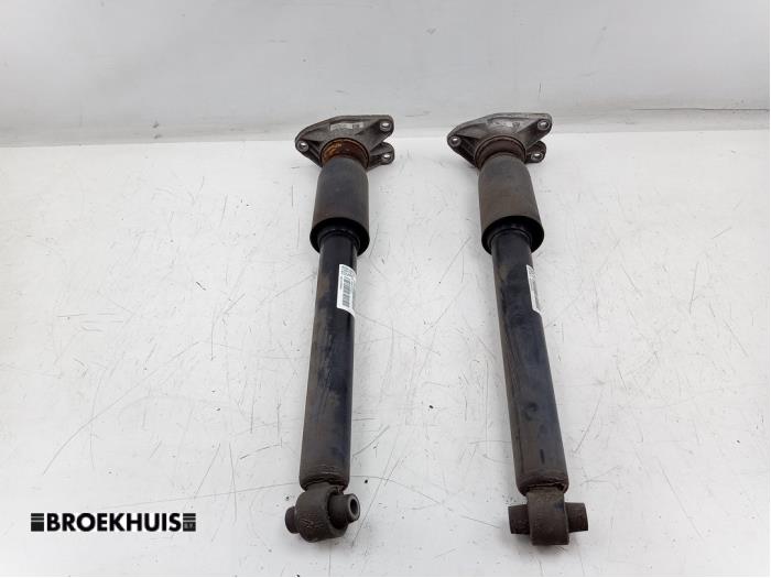 Shock absorber kit from a BMW 1 serie (F20) 116d 1.5 12V TwinPower 2016