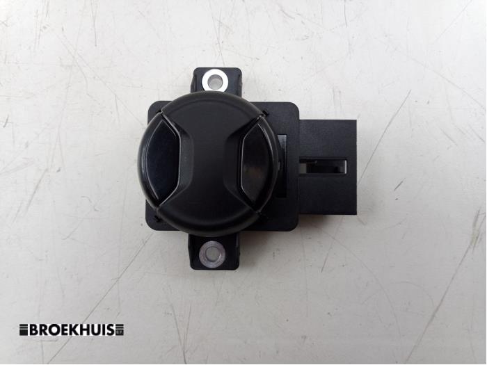 Electric seat switch from a Skoda Superb Combi (3V5) 2.0 TDI 2020