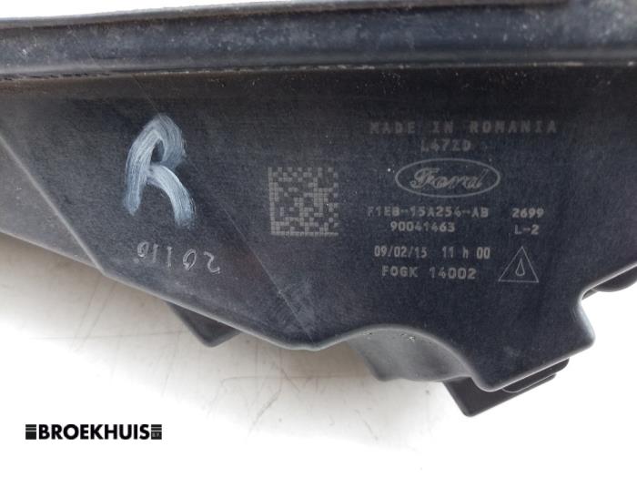 Feu antibrouillard avant droit d'un Ford Focus 3 Wagon 1.5 TDCi 2015
