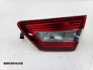 Used Taillight, right Renault Clio IV (5R) 1.5 Energy dCi 90 FAP Price € 17,50 Margin scheme offered by Autobedrijf Broekhuis B.V.