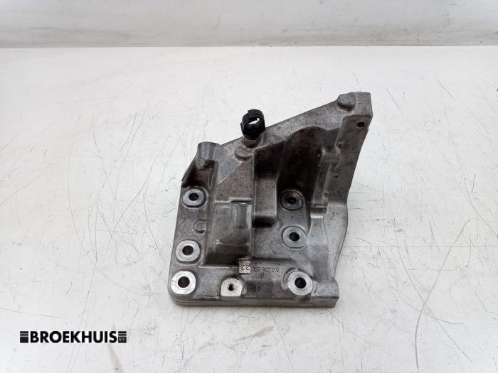 Usagé Support moteur Porsche Panamera (970) 4.8 V8 32V GTS Prix € 65,00 Règlement à la marge proposé par Autobedrijf Broekhuis B.V.