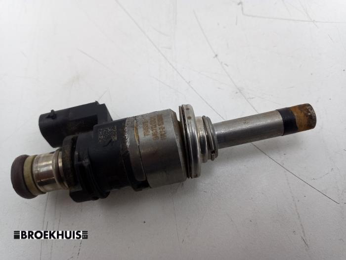 Injector (petrol injection) from a Porsche Macan (95B) 3.6 V6 24V Turbo 2014