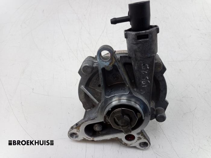 Vacuum pump (diesel) from a Opel Vivaro 2.0 CDTI 16V 2014
