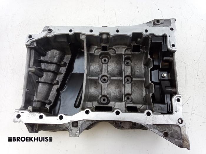 Usagé Couvercle carter Opel Vivaro 2.0 CDTI 16V Prix € 84,70 Prix TTC proposé par Autobedrijf Broekhuis B.V.