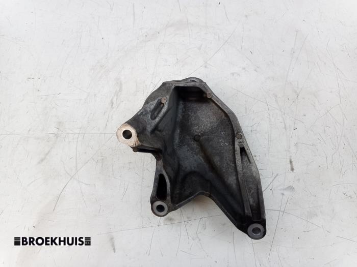 Engine mount from a Volkswagen Crafter 2.0 BiTDI 2016