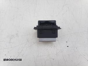 Used Heater resistor Mercedes ML III (166) 3.0 ML-350 BlueTEC V6 24V 4-Matic Price € 20,00 Margin scheme offered by Autobedrijf Broekhuis B.V.