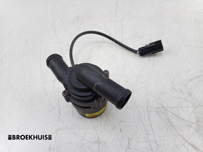 Gebrauchte Wasserpumpe Volvo S80 (AR/AS) 2.0 D 16V Preis € 40,00 Margenregelung angeboten von Autobedrijf Broekhuis B.V.