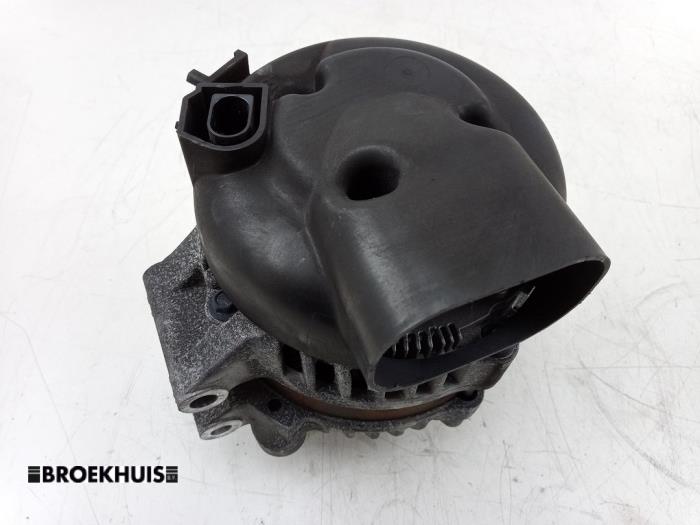 Dynamo from a BMW 6 serie Gran Coupe (F06) M6 V8 32V Competition Package 2015