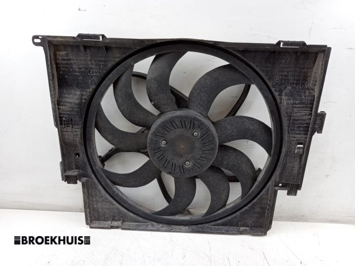 Fan motor from a BMW 4 serie Gran Coupe (F36) 420d 2.0 16V 2015