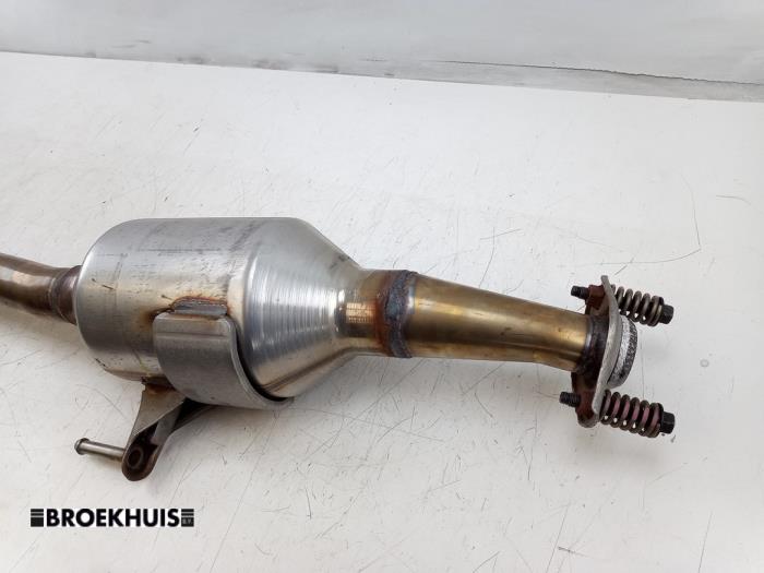 Catalytic converter from a Toyota Corolla Touring Sport (E21/EH1) 1.8 16V Hybrid 2020