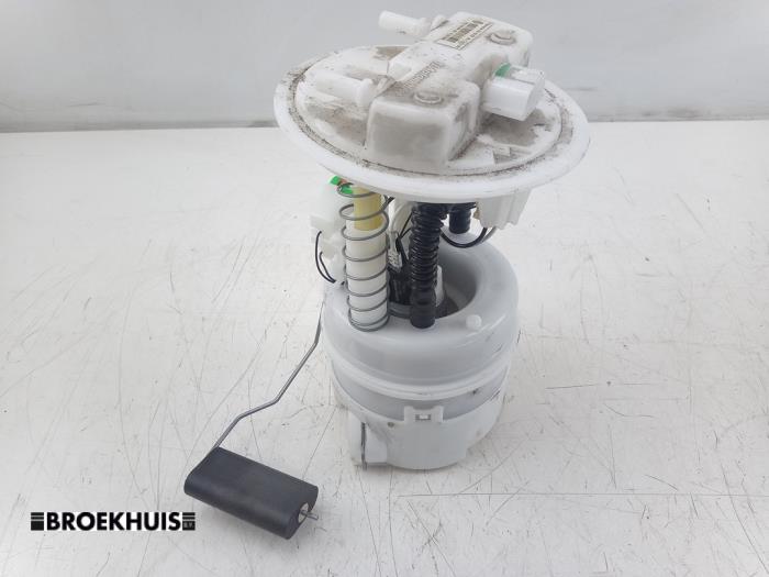 Electric fuel pump from a Renault Clio IV Estate/Grandtour (7R) 0.9 Energy TCE 90 12V 2017
