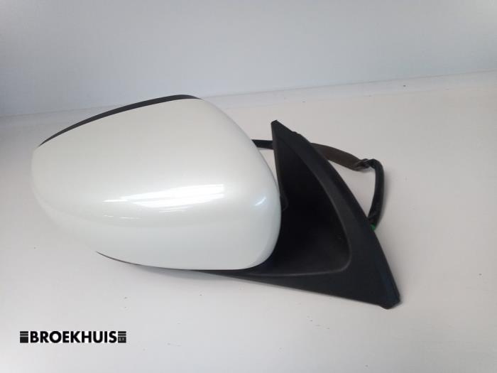 Wing mirror, right from a Nissan Leaf (ZE1) 40kWh 2019