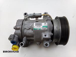 Used Air conditioning pump Renault Twingo II (CN) 1.2 16V Price € 25,00 Margin scheme offered by Autobedrijf Broekhuis B.V.