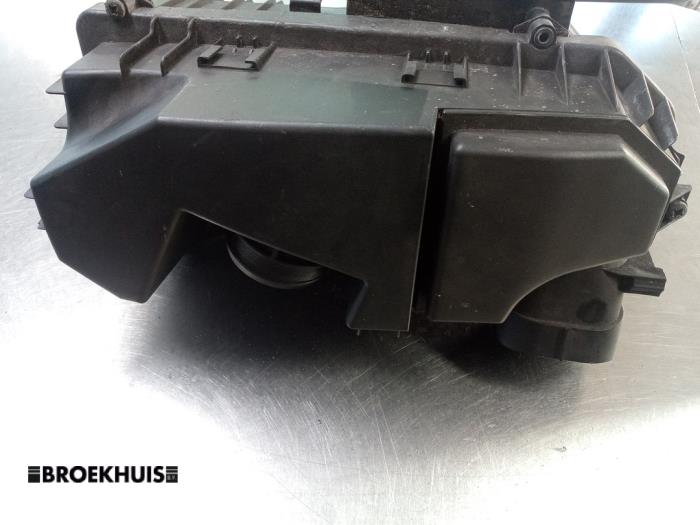 Begagnade Luftfilterhus Citroen C5 III Berline (RD) 1.8 16V Pris € 25,00 Marginaltabell erbjuds av Autobedrijf Broekhuis B.V.