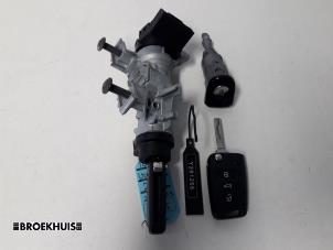 Gebrauchte Schlossset Zylinder (komplett) Volkswagen Polo V (6R) 1.0 12V BlueMotion Technology Preis € 60,00 Margenregelung angeboten von Autobedrijf Broekhuis B.V.