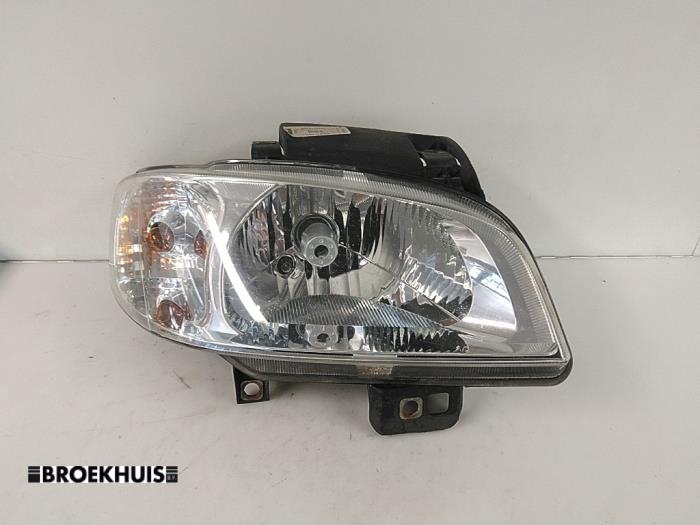 Używane Reflektor prawy Seat Cordoba Vario Facelift (6K5) 1.6 Cena € 20,00 Procedura marży oferowane przez Autobedrijf Broekhuis B.V.