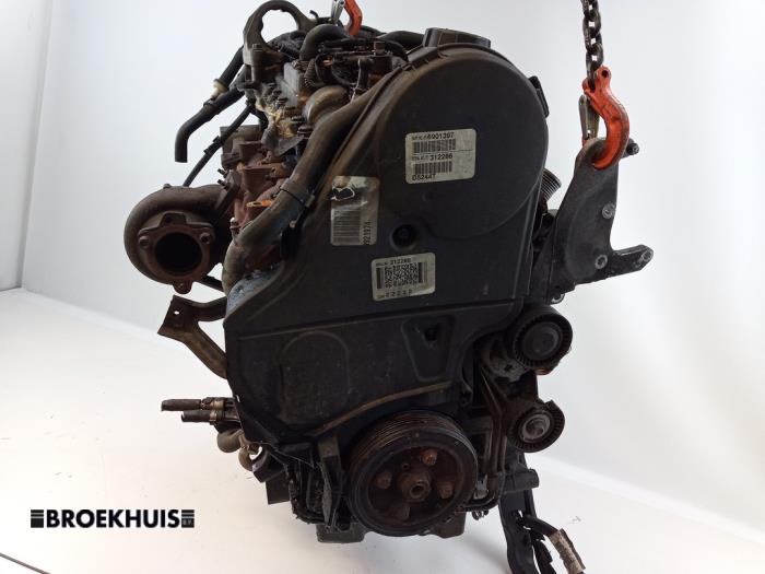 Usagé Moteur Volvo V70 (SW) 2.4 D5 20V Prix € 500,00 Règlement à la marge proposé par Autobedrijf Broekhuis B.V.