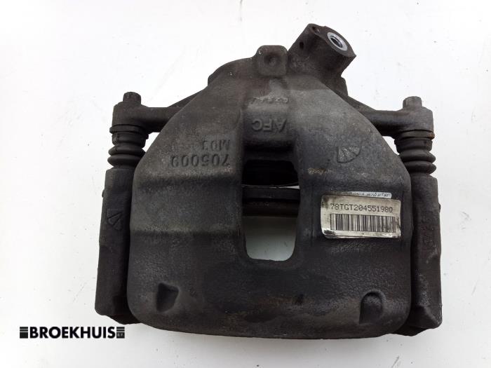 Usagé Etrier de frein avant gauche Peugeot 308 SW (L4/L9/LC/LJ/LR) 1.6 BlueHDi 120 Prix € 15,00 Règlement à la marge proposé par Autobedrijf Broekhuis B.V.