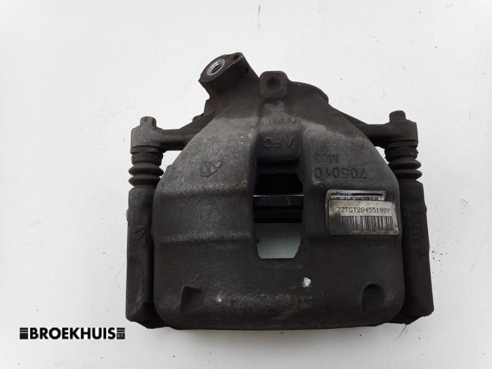 Gebrauchte Bremszange rechts vorne Peugeot 308 SW (L4/L9/LC/LJ/LR) 1.6 BlueHDi 120 Preis € 15,00 Margenregelung angeboten von Autobedrijf Broekhuis B.V.