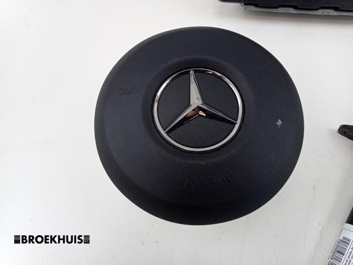Airbag set + dashboard van een Mercedes-Benz C (W205) C-200d 1.6 Turbo 16V 2019