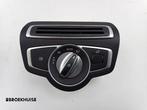 Usados Interruptor de luz Mercedes C (W205) C-200d 1.6 Turbo 16V Precio € 20,00 Norma de margen ofrecido por Autobedrijf Broekhuis B.V.