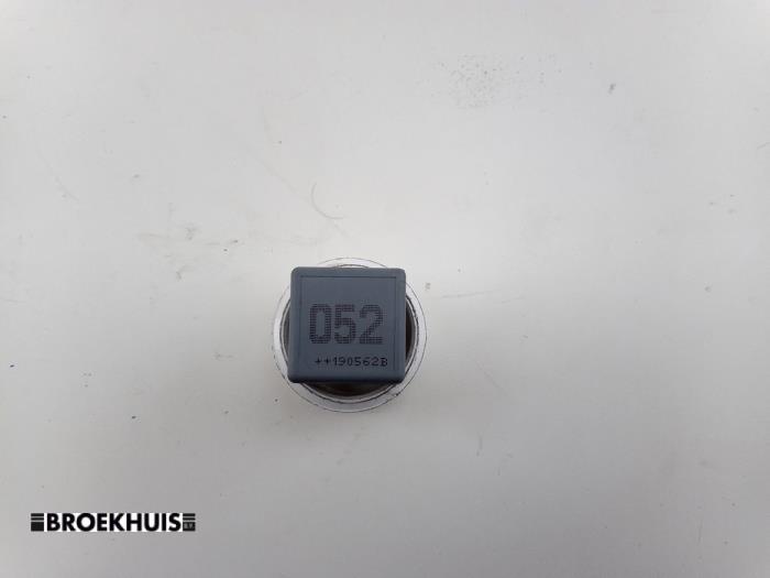 Begagnade Relä Mercedes C (W205) C-200d 1.6 Turbo 16V Pris € 10,00 Marginaltabell erbjuds av Autobedrijf Broekhuis B.V.