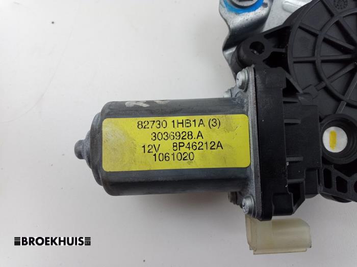 Window mechanism 4-door, front right from a Nissan Note (E12) 1.2 DIG-S 98 2014