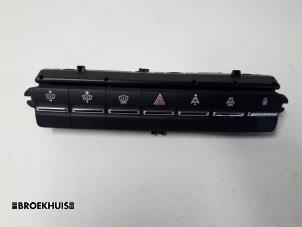 Used Panic lighting switch Peugeot 5008 I (0A/0E) 2.0 HDiF 16V Price € 20,00 Margin scheme offered by Autobedrijf Broekhuis B.V.