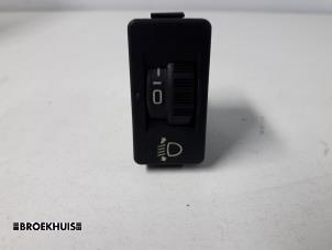 Used AIH headlight switch Peugeot 5008 I (0A/0E) 1.6 HDiF 16V Price € 10,00 Margin scheme offered by Autobedrijf Broekhuis B.V.