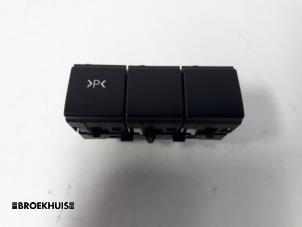 Used PDC switch Peugeot 5008 I (0A/0E) 2.0 HDiF 16V Price € 10,00 Margin scheme offered by Autobedrijf Broekhuis B.V.