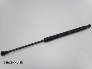 Used Rear gas strut, left Toyota Avensis Wagon (T27) 1.8 16V VVT-i Price on request offered by Autobedrijf Broekhuis B.V.