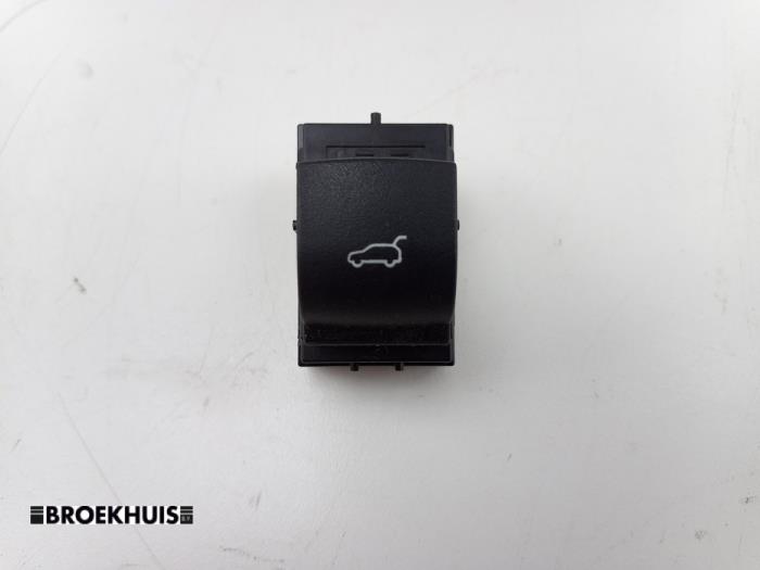 Tailgate opening switch