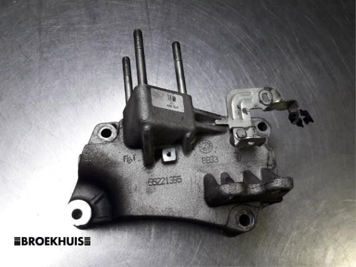 Usagé Support moteur Opel Combo 1.3 CDTI 16V Prix € 36,30 Prix TTC proposé par Autobedrijf Broekhuis B.V.