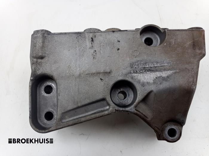Used Engine mount Mercedes Citan (415.6) 1.5 109 CDI Price € 30,25 Inclusive VAT offered by Autobedrijf Broekhuis B.V.