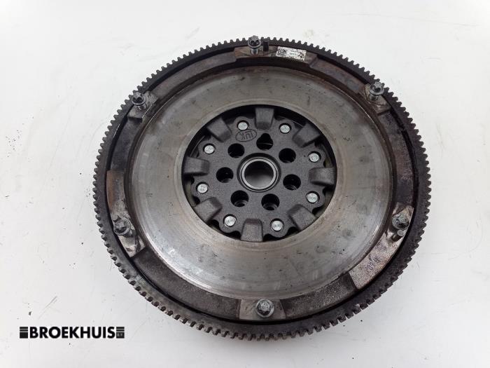 Begagnade Svänghjul Mercedes A (W176) 1.5 A-180 CDI, A-180d 16V Pris € 100,00 Marginaltabell erbjuds av Autobedrijf Broekhuis B.V.