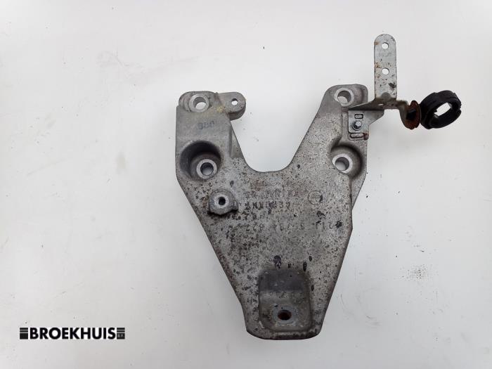 Used Engine mount BMW 1 serie (F20) M135i xDrive 3.0 24V Price € 25,00 Margin scheme offered by Autobedrijf Broekhuis B.V.