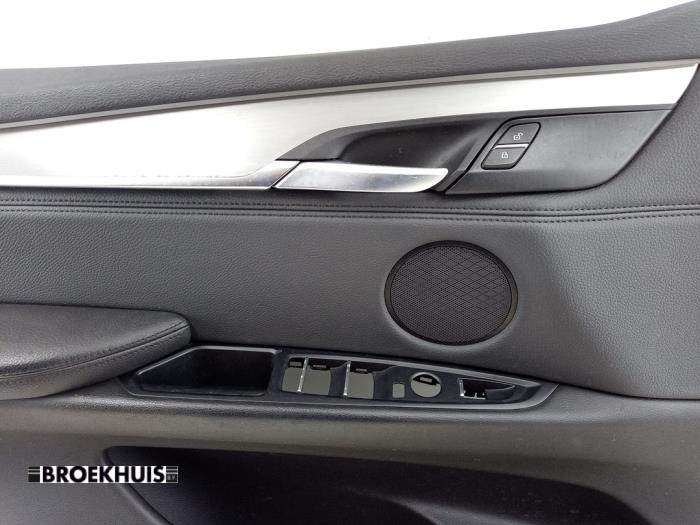 Door trim 4-door, front left from a BMW X5 (F15) xDrive 40e PHEV 2.0 2015