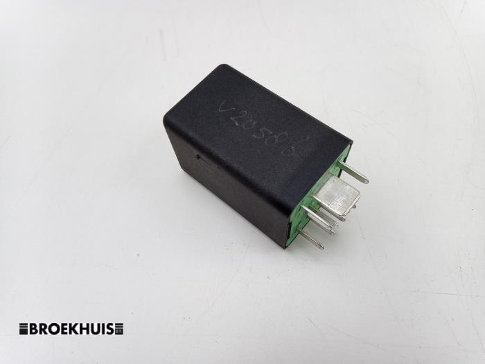 Glow plug relay Audi A3 Sportback 1.6 TDI Ultra 16V 04L907282
