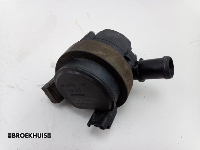 Begagnade Vattenpump Renault Master III (EV/HV/UV/VA/VB/VD/VF/VG/VJ) 2.3 dCi 165 16V FWD Pris € 30,25 Inklusive moms erbjuds av Autobedrijf Broekhuis B.V.