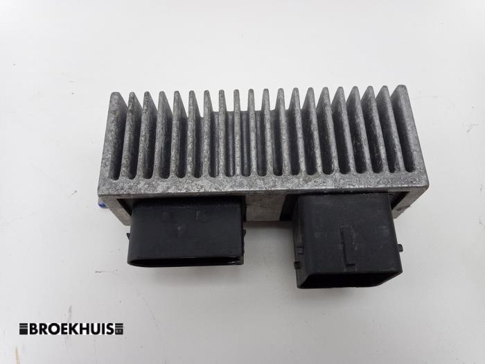 Używane Modul wentylator Renault Master III (EV/HV/UV/VA/VB/VD/VF/VG/VJ) 2.3 dCi 165 16V FWD Cena € 24,20 Z VAT oferowane przez Autobedrijf Broekhuis B.V.