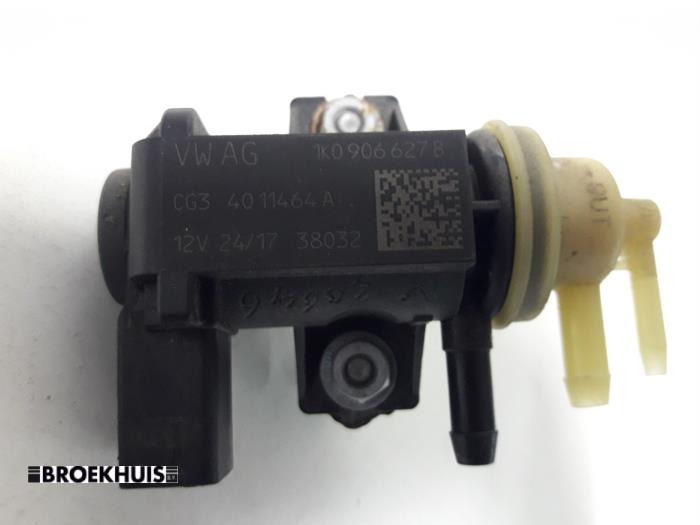 Boost pressure sensor from a Volkswagen Crafter (SY) 2.0 TDI 2018