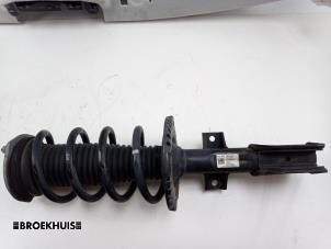 Used Front shock absorber rod, right Volkswagen Crafter (SY) 2.0 TDI Price € 181,50 Inclusive VAT offered by Autobedrijf Broekhuis B.V.