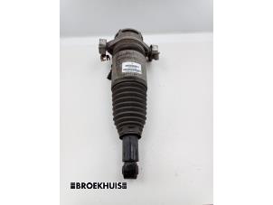Used Rear shock absorber rod, left Porsche Cayenne II (92A) 3.0 D V6 24V Price € 250,00 Margin scheme offered by Autobedrijf Broekhuis B.V.