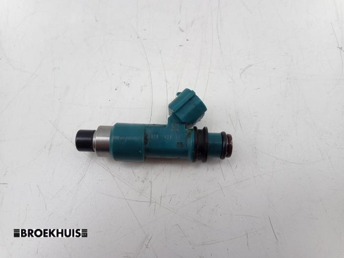 Injector (petrol injection) from a Subaru XV (GP) 2.0 AWD 16V 2014