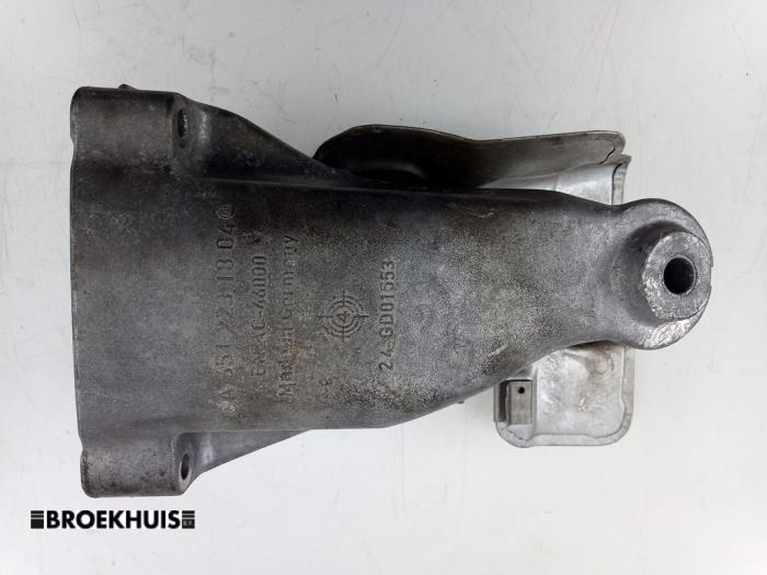 Used Engine mount Mercedes Sprinter 5t (906.63/65) 513 CDI 16V Price € 24,20 Inclusive VAT offered by Autobedrijf Broekhuis B.V.