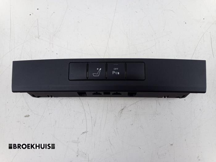 Usados Interruptor PDC Mercedes E (W212) E-200 CDI 16V BlueEfficiency,BlueTEC Precio € 40,00 Norma de margen ofrecido por Autobedrijf Broekhuis B.V.