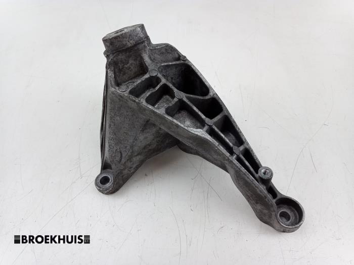 Usagé Support moteur Audi A6 (C7) 2.0 TDI 16V Prix € 25,00 Règlement à la marge proposé par Autobedrijf Broekhuis B.V.