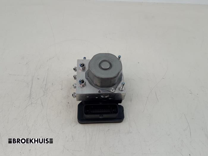 Usagé Pompe ABS Mitsubishi Space Star (A0) 1.2 12V Prix € 80,00 Règlement à la marge proposé par Autobedrijf Broekhuis B.V.